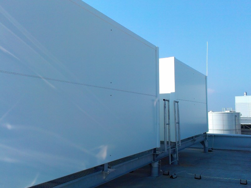 View of a soundproofing screen on the roof