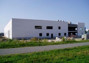 Installation of building envelope made from light-weight concrete panels