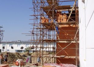 Work on offset parts of the two-storey in-built section with main entrance