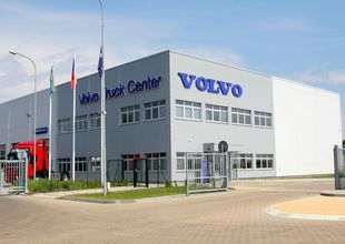 Pohled na administrativn st objektu VOLVO Truck Center Hradec Krlov