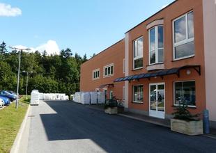 The existing manufacturing hall - view of north facade with main entrance (insufficient storage capacity)