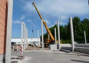 Assembly of prefabricated ground beams