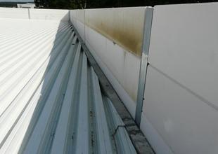 Trapezoidal sheet metal roof and attic