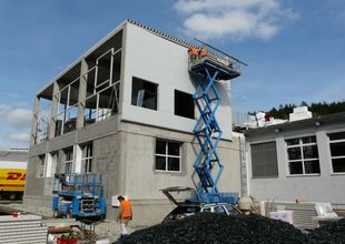 Assembly of outside walls, of the 2nd  floor made from thermally insulating sandwich panels