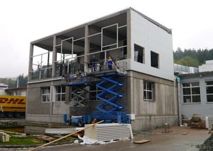 Assembly of outside walls, of the 2nd  floor made from thermally insulating sandwich panels