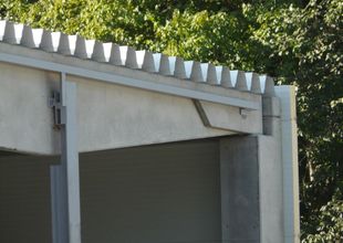 Detail of sliding joint between the steel column and the roof girder